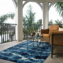 Shibori Waves Outdoor Rug Navy - Thresholdâ˘